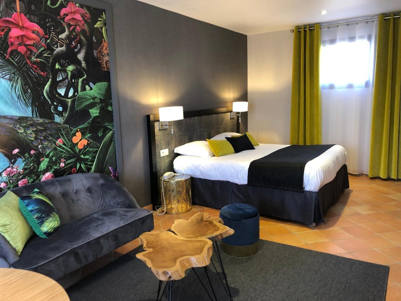 Hotel Les - Domaine De Crecy-la-Chapelle